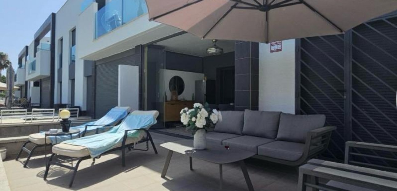 Venta - Apartamento / piso -
Guardamar del Segura - Urbanizaciones