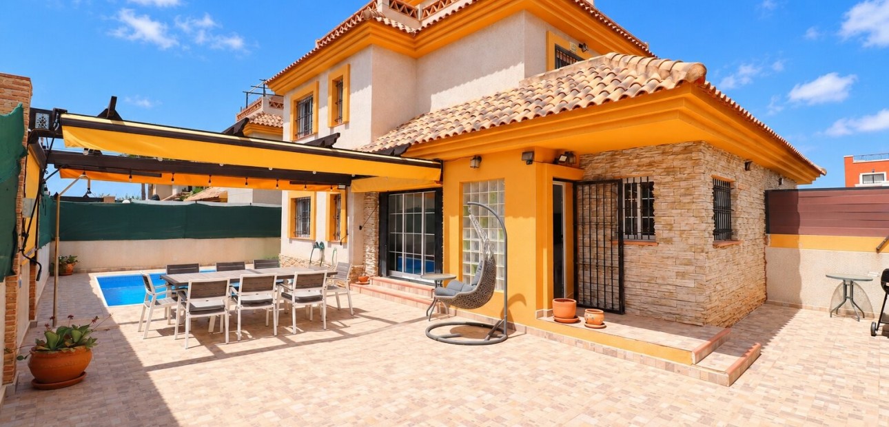 Venta - Semi Detached Villa -
Los Montesinos - La Herrada