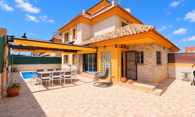 Venta - Semi Detached Villa -
Los Montesinos - La Herrada