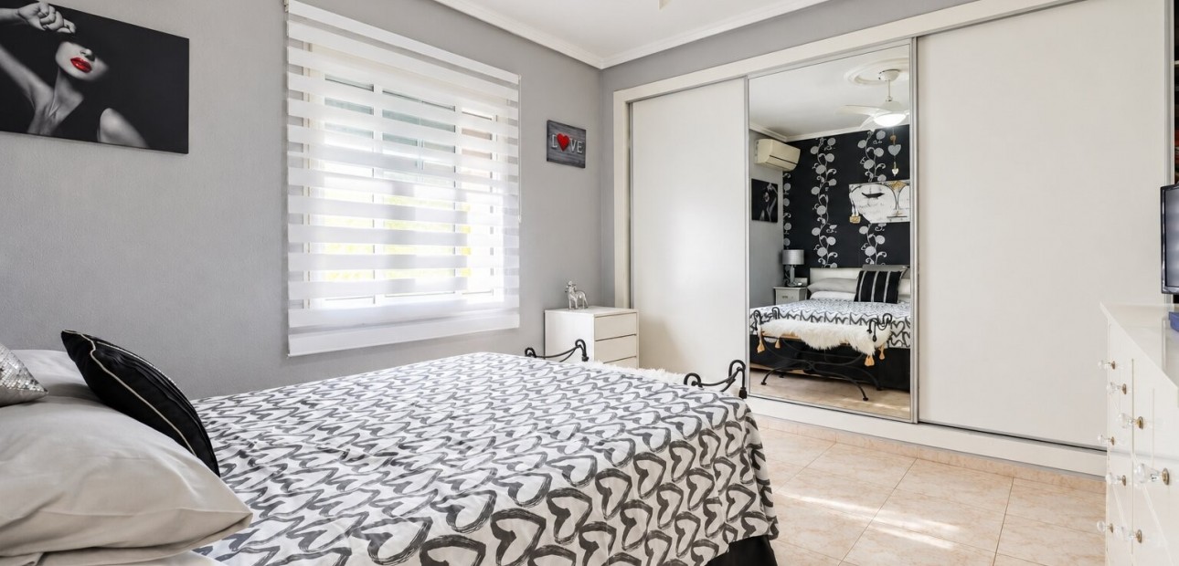 Venta - Detached Villa -
Rojales - La Marquesa Golf