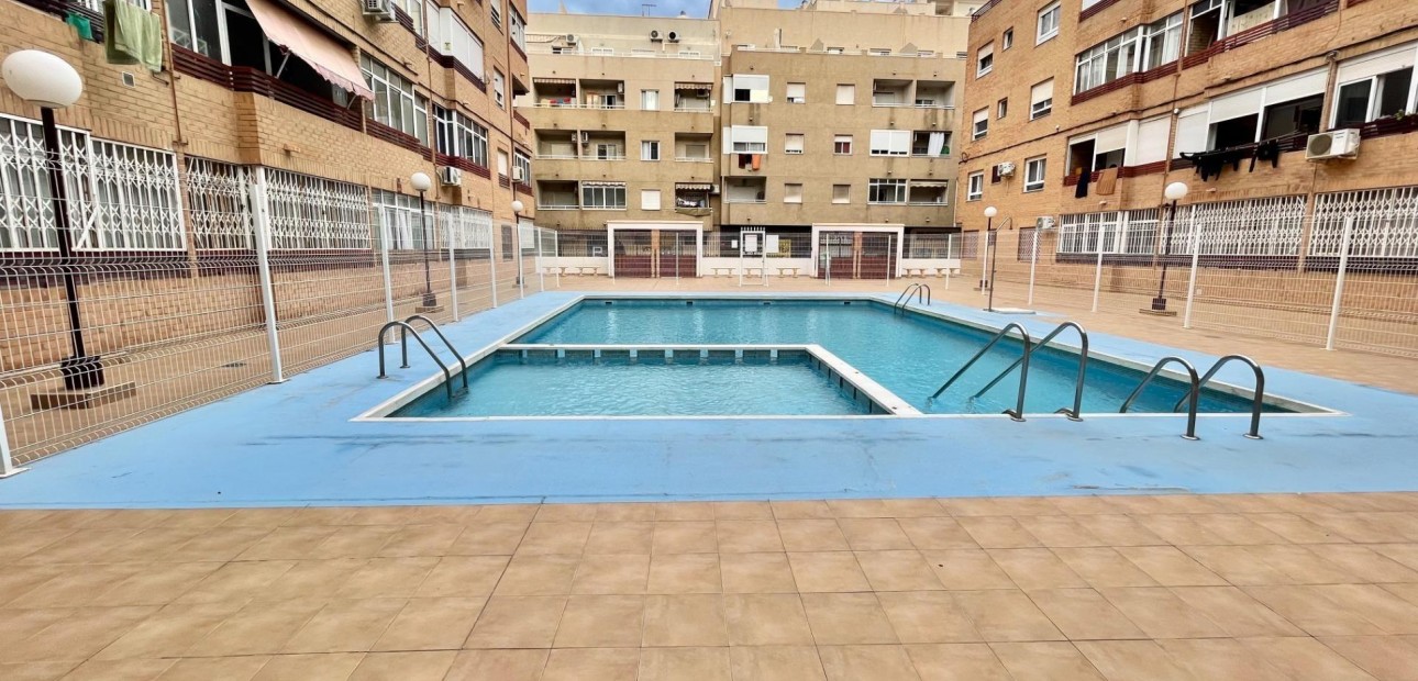Herverkoop - Appartement / flat -
Torrevieja - Centro