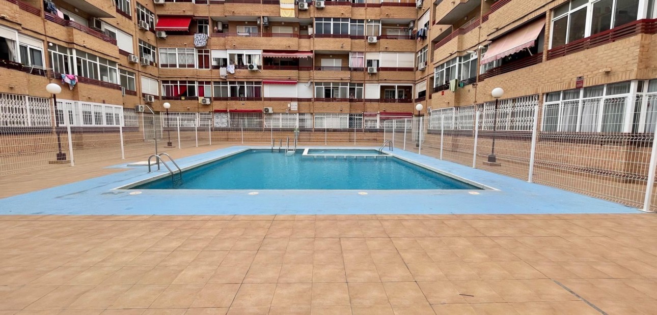 Herverkoop - Appartement / flat -
Torrevieja - Centro