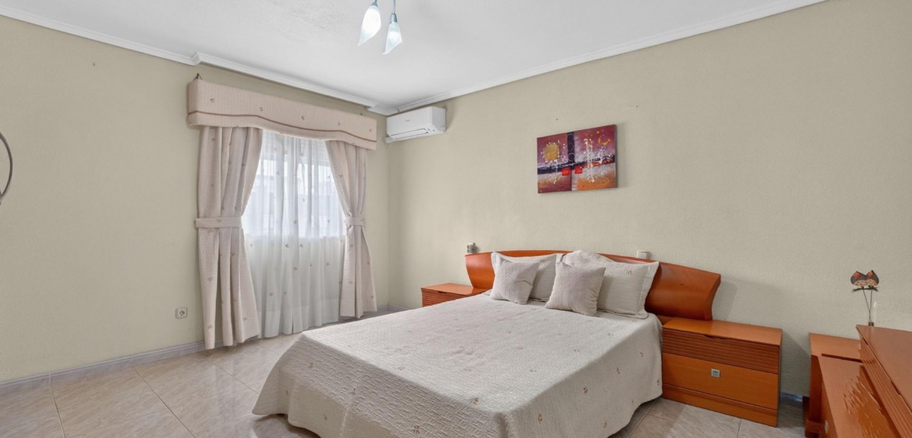 Venta - Apartamento / piso -
Torrevieja - Torrevieja - Centre