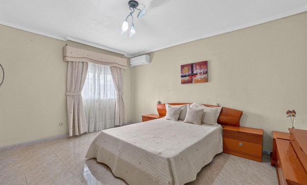 Venta - Apartamento / piso -
Torrevieja - Torrevieja - Centre