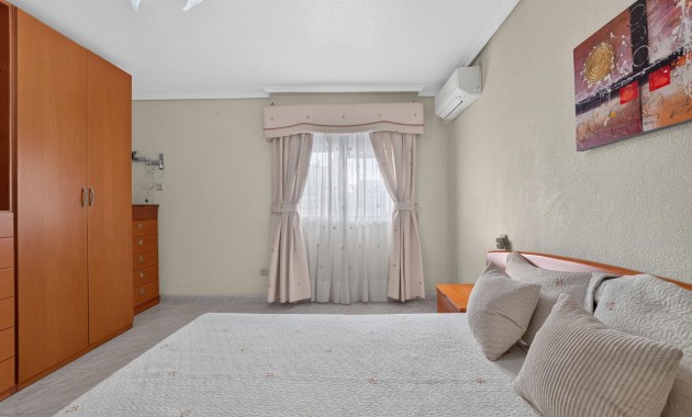 Venta - Apartamento / piso -
Torrevieja - Torrevieja - Centre