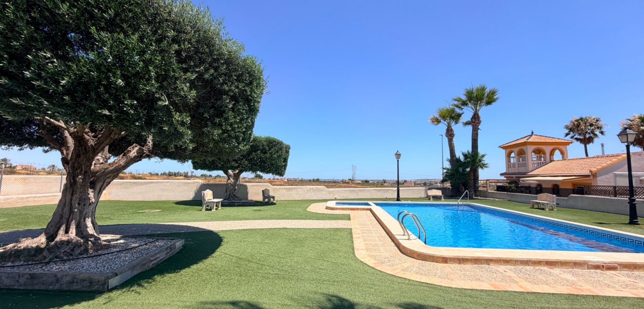 Venta - Semi Detached Villa -
Los Montesinos - Montesol Villas