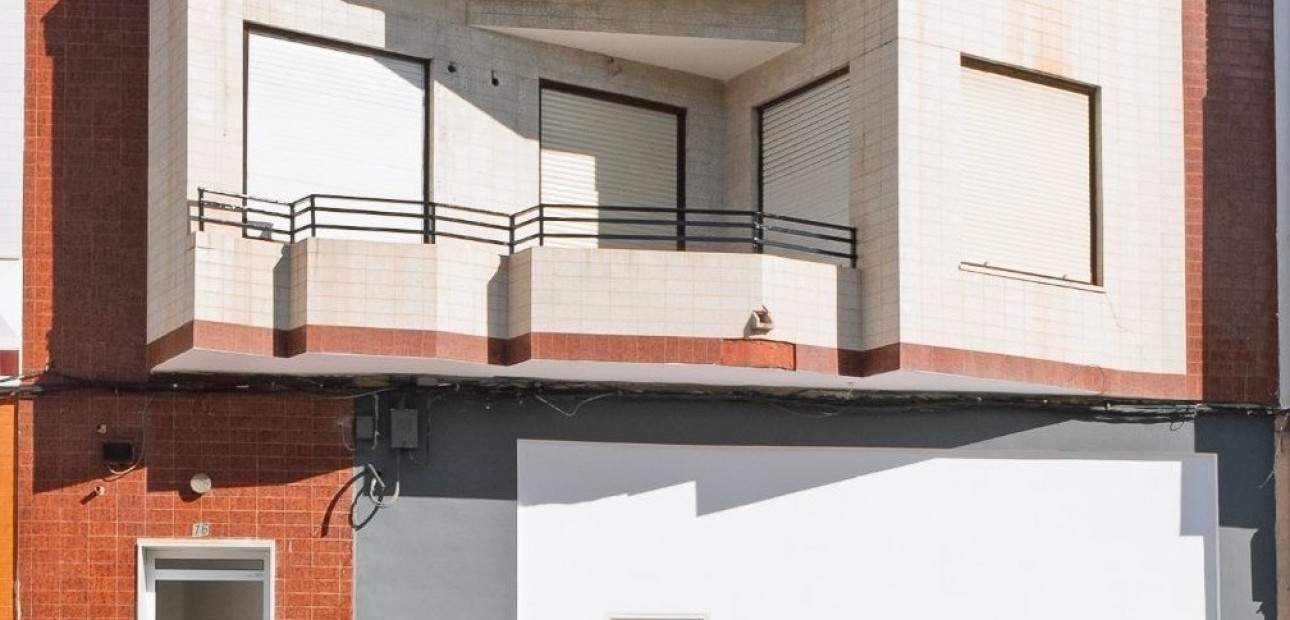 Herverkoop - Building -
Torrevieja - Centro