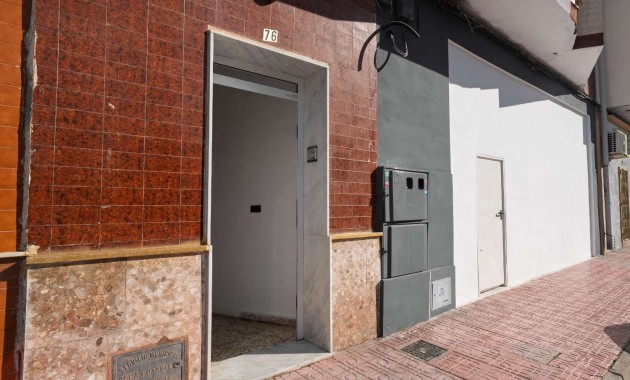 Herverkoop - Building -
Torrevieja - Centro