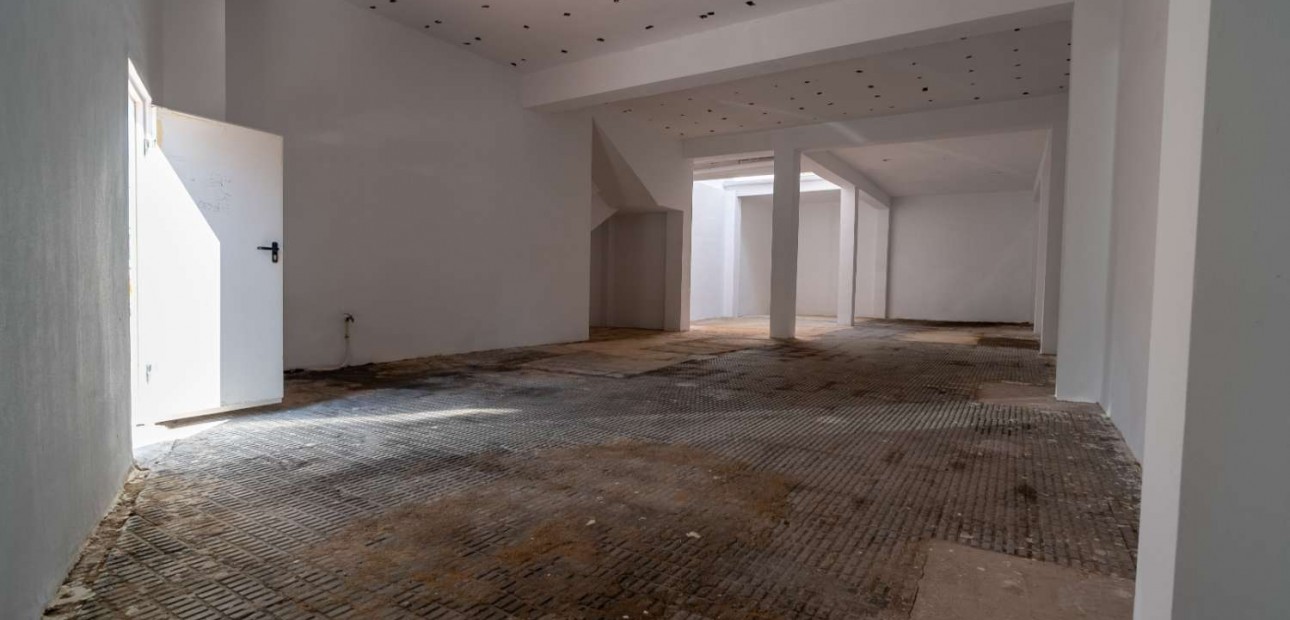 Herverkoop - Building -
Torrevieja - Centro