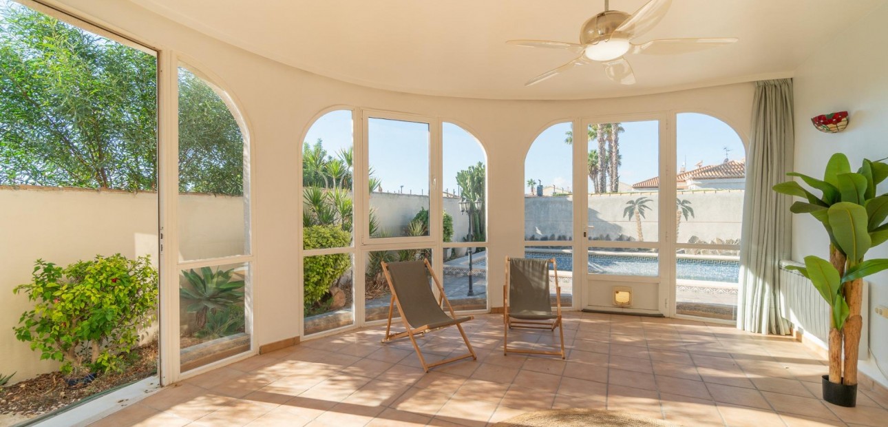 Venta - Villa -
Orihuela Costa - Playa Flamenca