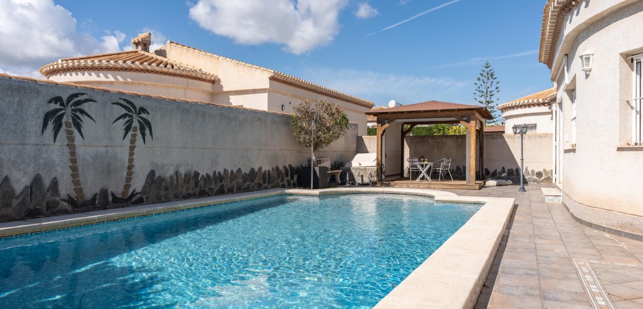Venta - Villa -
Orihuela Costa - Playa Flamenca