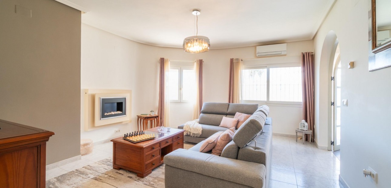 Venta - Villa -
Orihuela Costa - Playa Flamenca