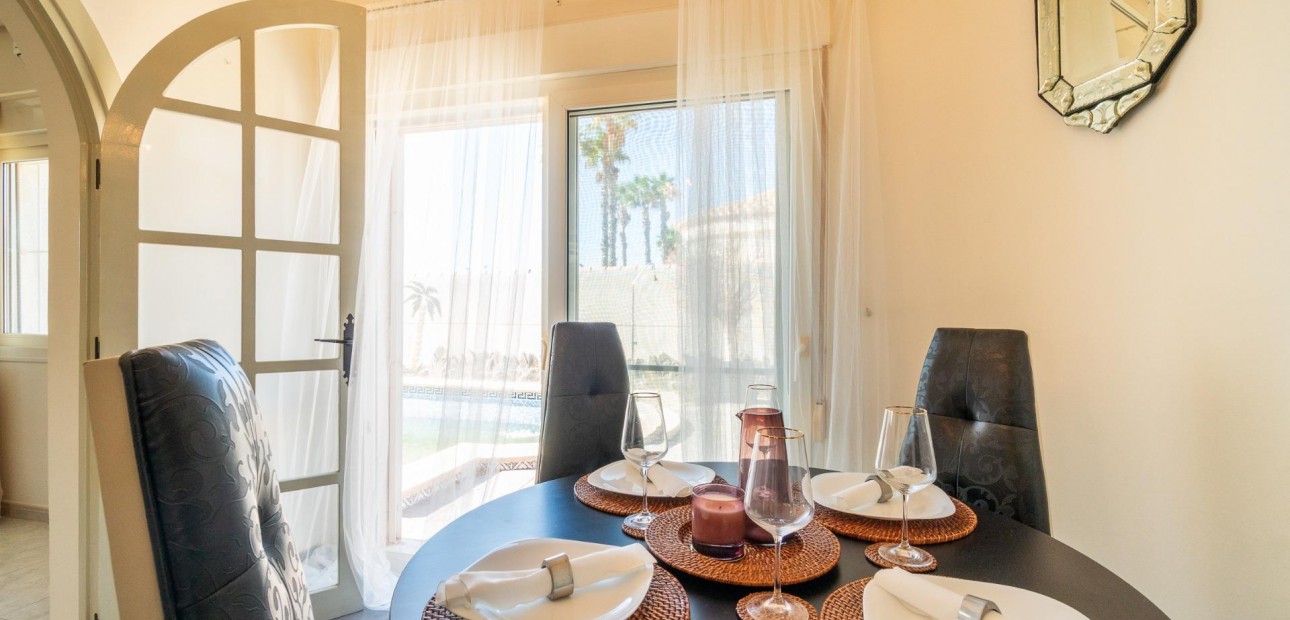 Venta - Villa -
Orihuela Costa - Playa Flamenca