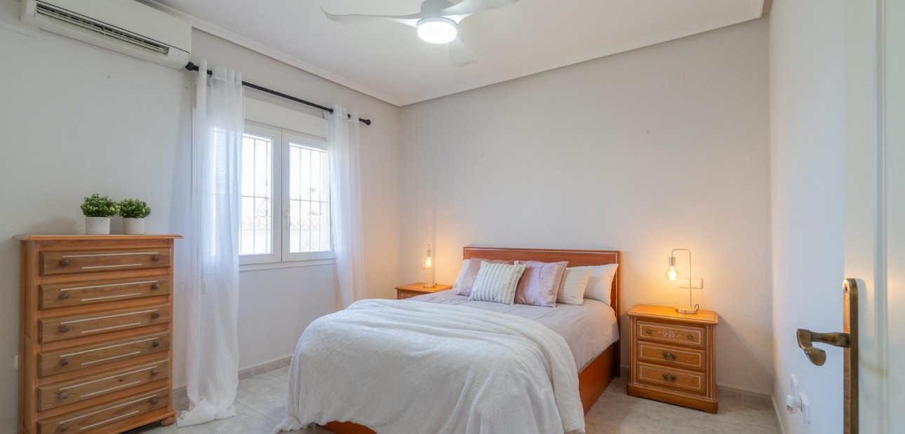 Venta - Villa -
Orihuela Costa - Playa Flamenca