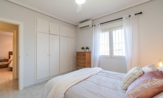Venta - Villa -
Orihuela Costa - Playa Flamenca