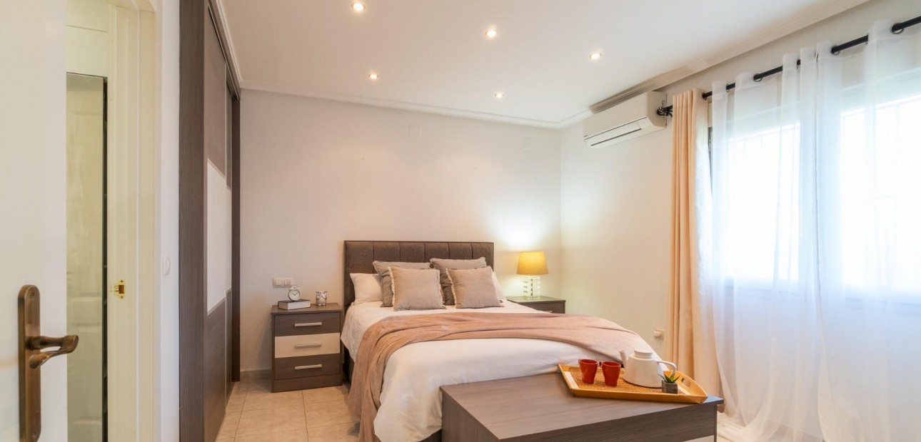 Venta - Villa -
Orihuela Costa - Playa Flamenca