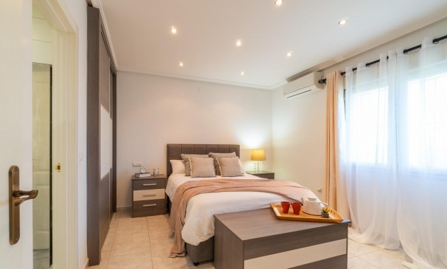 Venta - Villa -
Orihuela Costa - Playa Flamenca