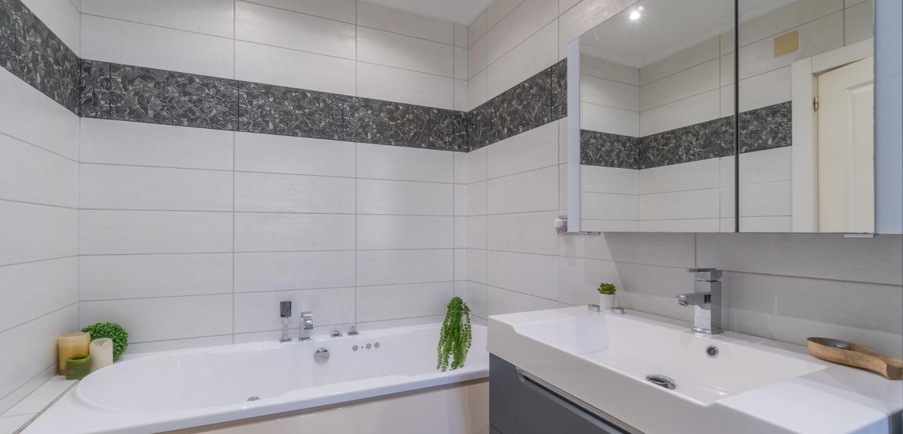 Venta - Villa -
Orihuela Costa - Playa Flamenca