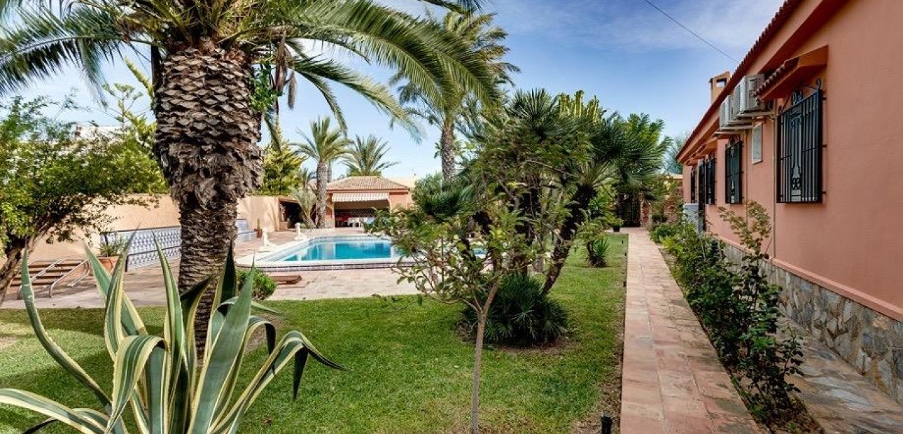 Herverkoop - Detached Villa -
Torrevieja - Torretas