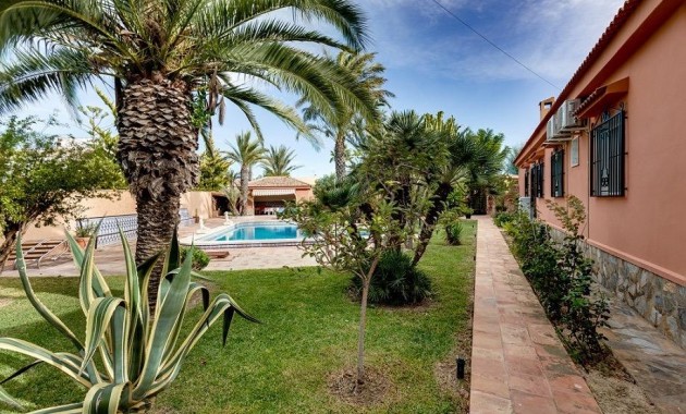Herverkoop - Detached Villa -
Torrevieja - Torretas