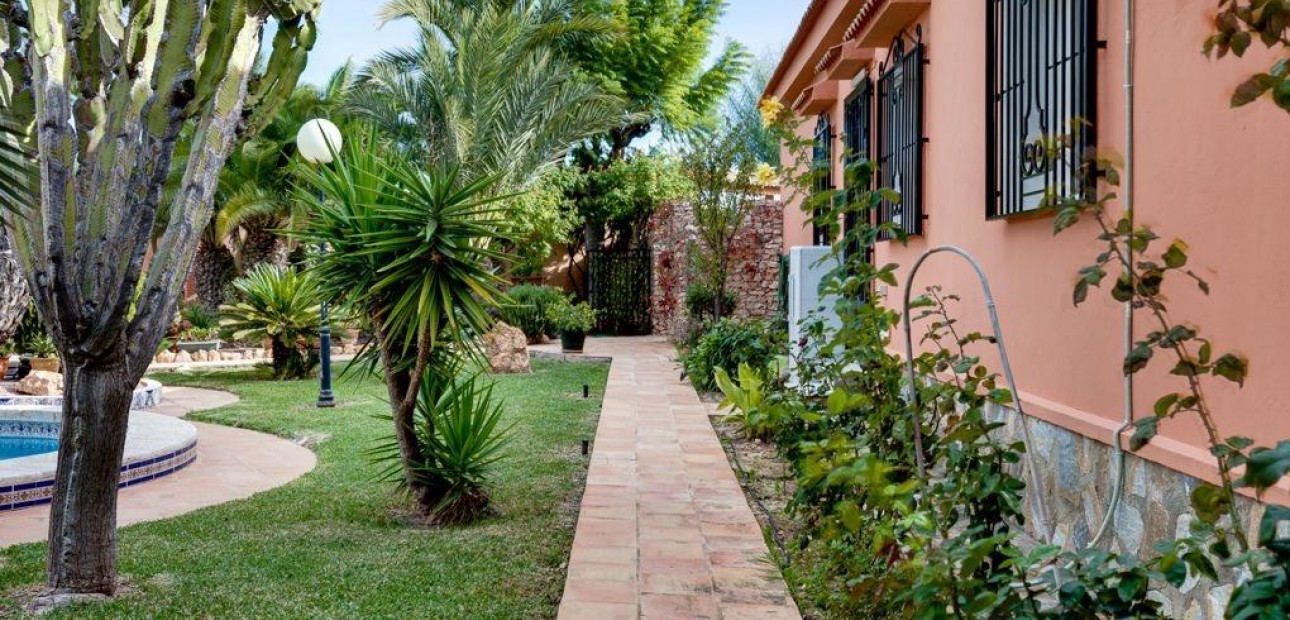 Herverkoop - Detached Villa -
Torrevieja - Torretas