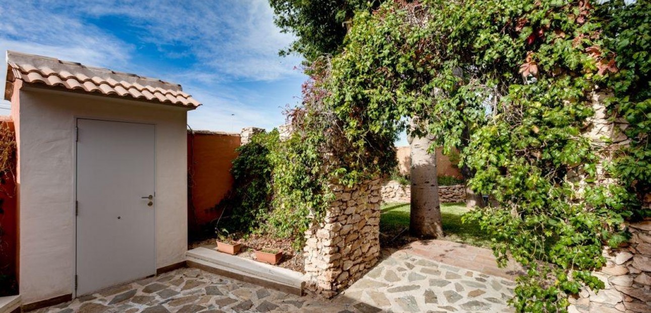 Herverkoop - Detached Villa -
Torrevieja - Torretas