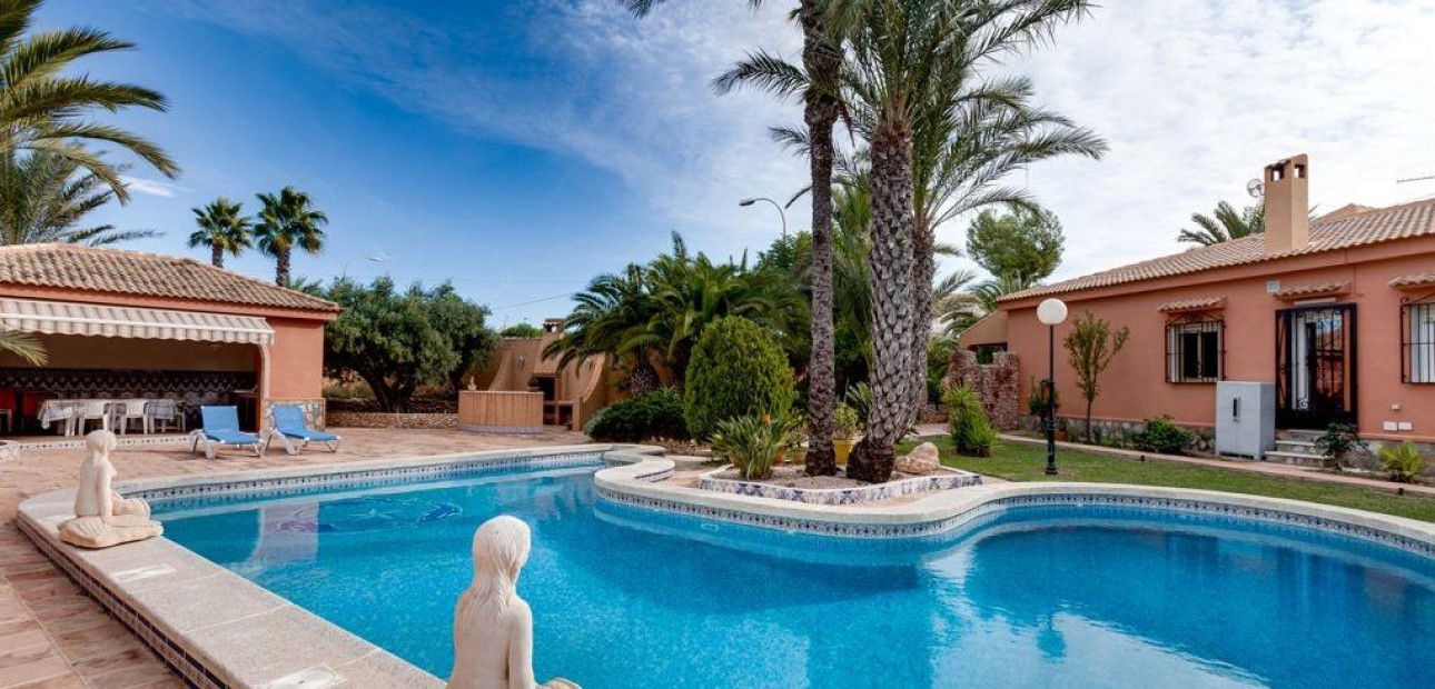 Herverkoop - Detached Villa -
Torrevieja - Torretas