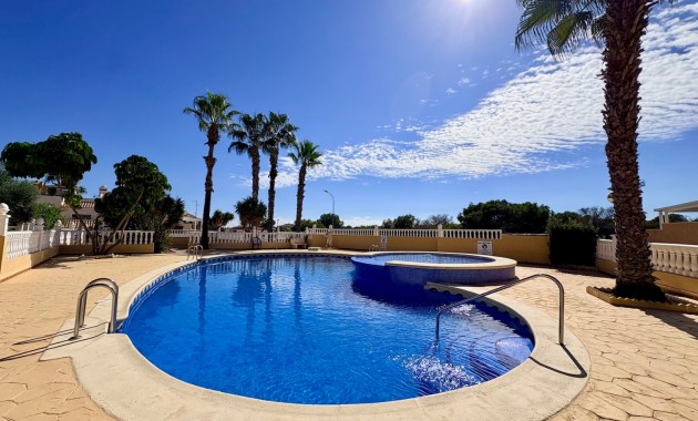 Herverkoop - Adosado -
Orihuela Costa - Playa Flamenca