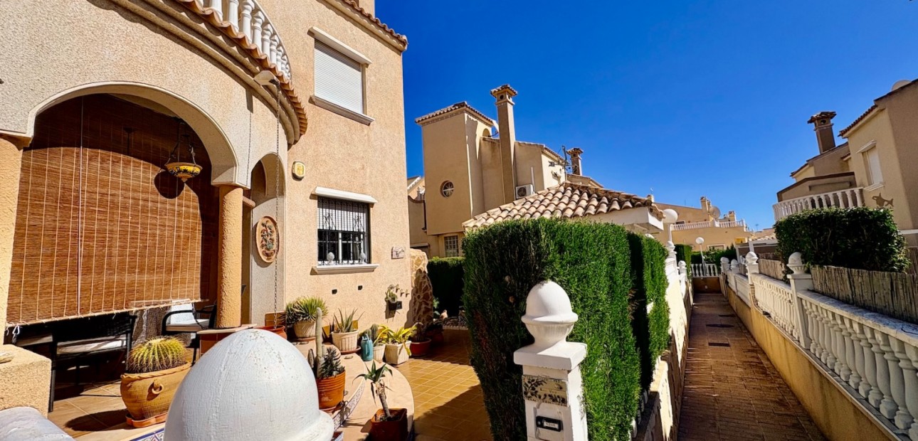 Herverkoop - Adosado -
Orihuela Costa - Playa Flamenca