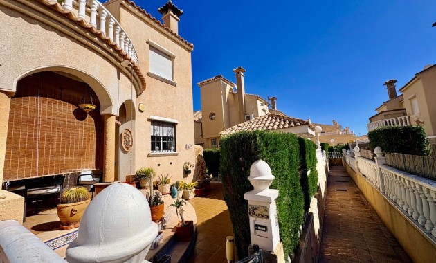 Herverkoop - Adosado -
Orihuela Costa - Playa Flamenca