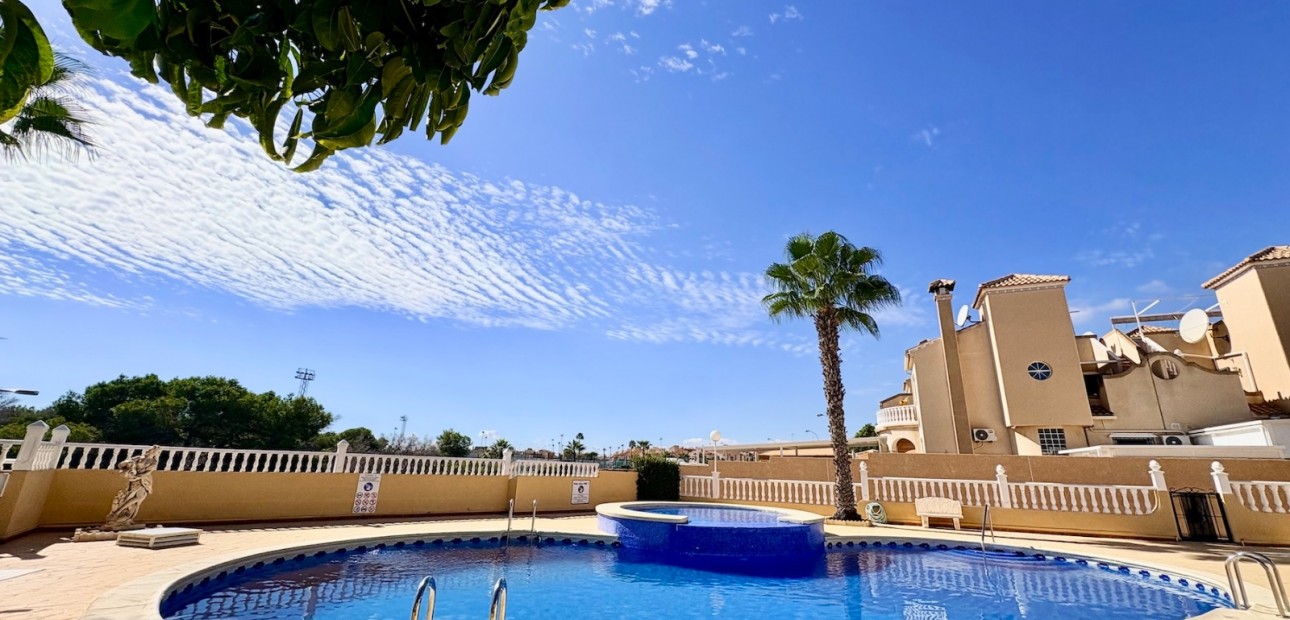 Herverkoop - Adosado -
Orihuela Costa - Playa Flamenca