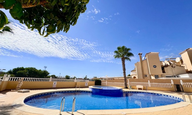 Herverkoop - Adosado -
Orihuela Costa - Playa Flamenca