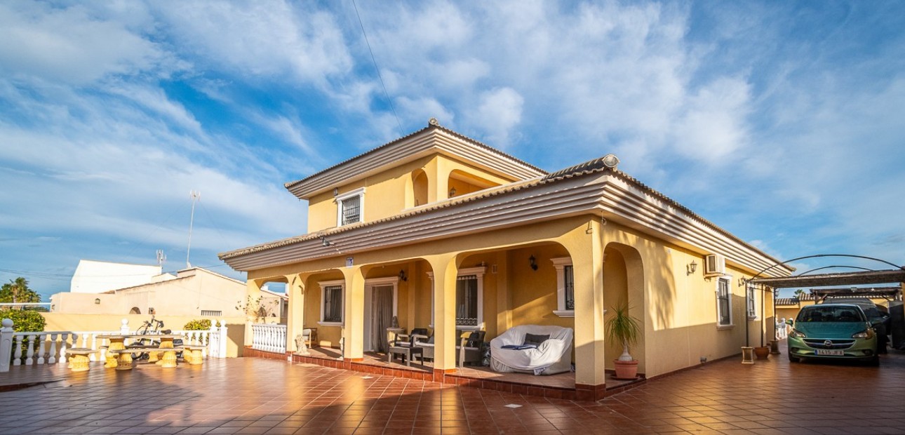 Herverkoop - Villa -
Torrevieja - LOS BALCONES - LOS ALTOS