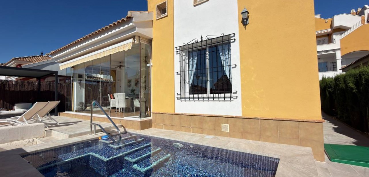 Herverkoop - Villa -
Los Montesinos - Urbanizacion montesol