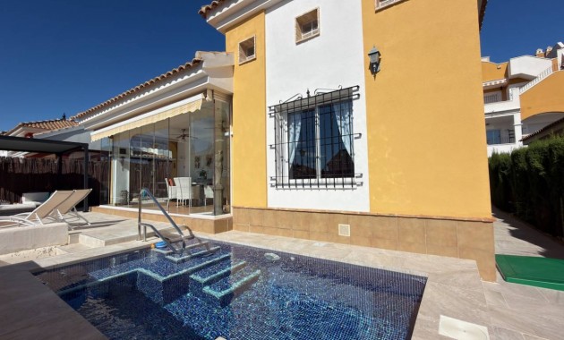 Herverkoop - Villa -
Los Montesinos - Urbanizacion montesol
