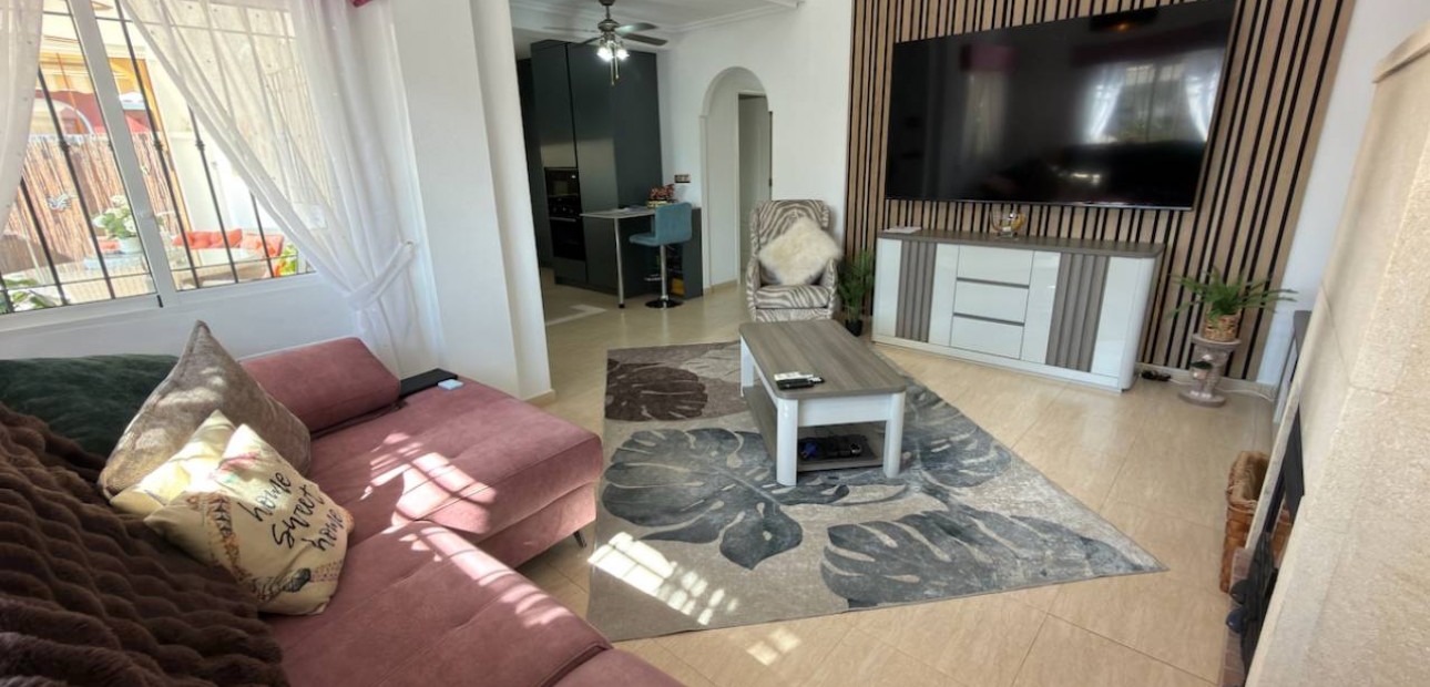 Herverkoop - Villa -
Los Montesinos - Urbanizacion montesol