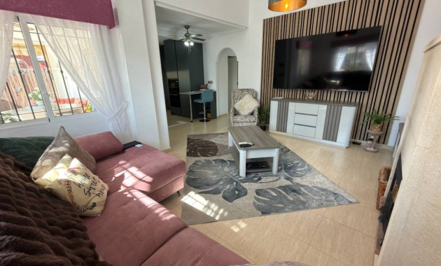 Herverkoop - Villa -
Los Montesinos - Urbanizacion montesol