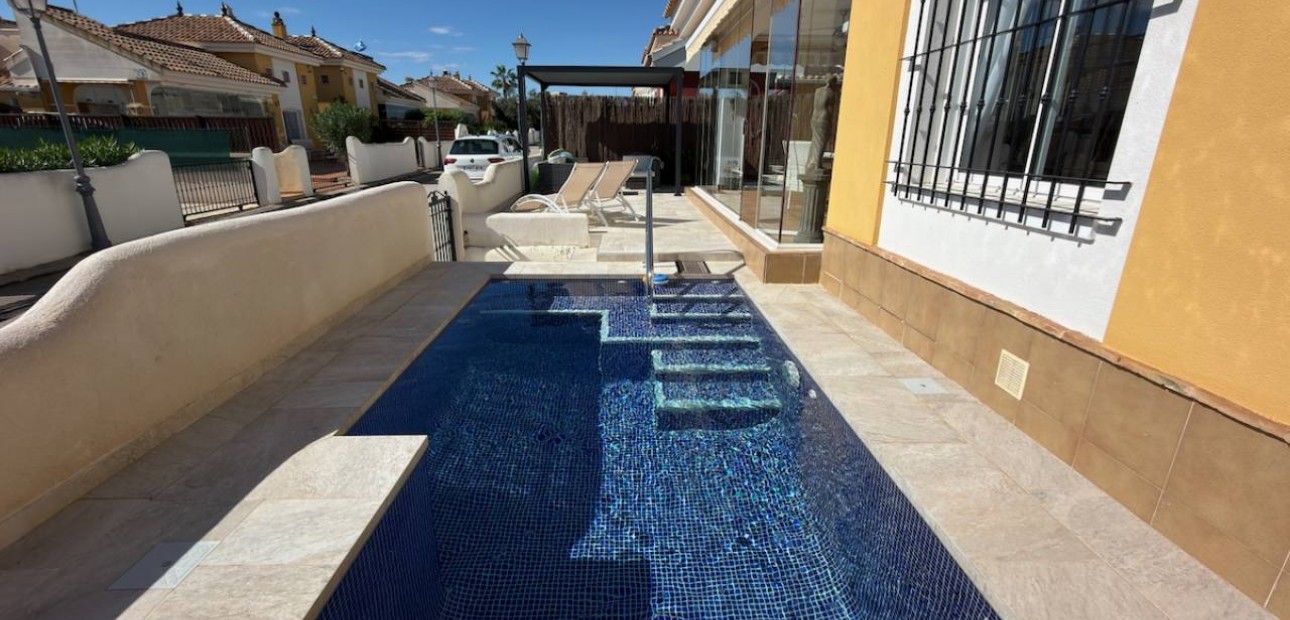 Herverkoop - Villa -
Los Montesinos - Urbanizacion montesol