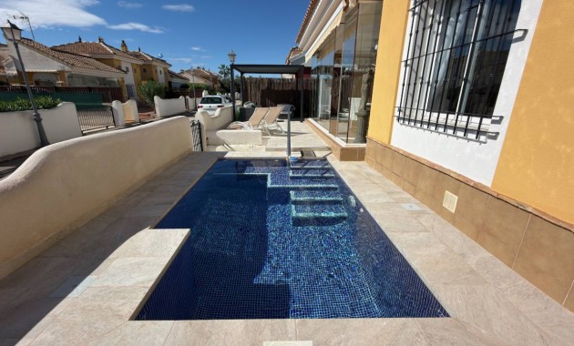 Herverkoop - Villa -
Los Montesinos - Urbanizacion montesol