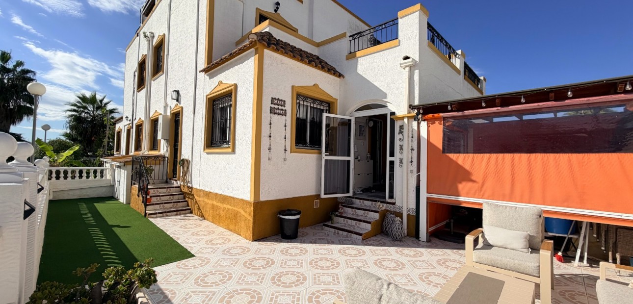 Herverkoop - Herenhuis -
Orihuela - Entre Naranjos Vistabella
