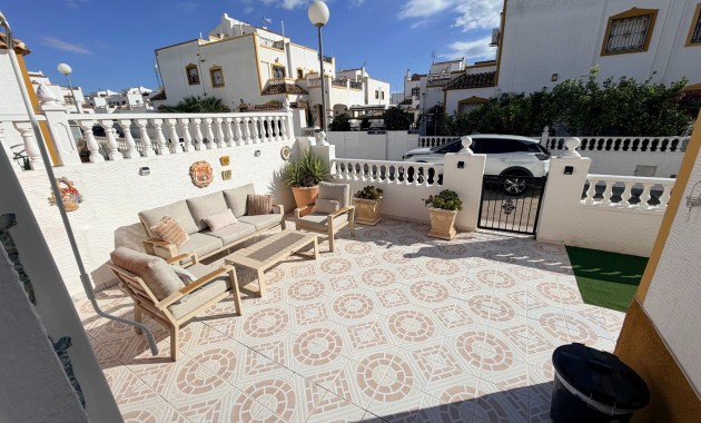 Herverkoop - Herenhuis -
Orihuela - Entre Naranjos Vistabella