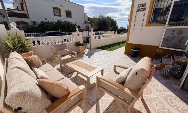 Herverkoop - Herenhuis -
Orihuela - Entre Naranjos Vistabella