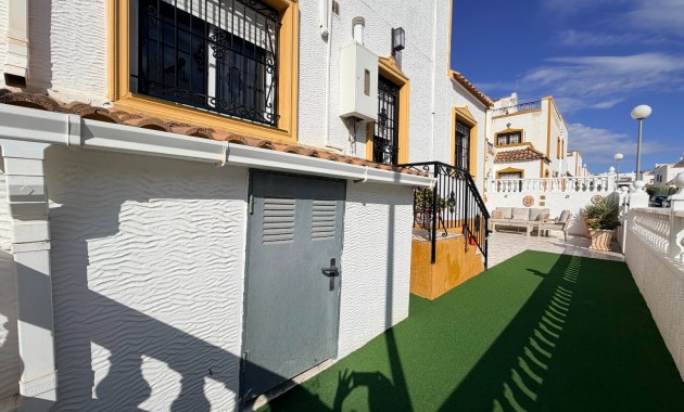 Herverkoop - Herenhuis -
Orihuela - Entre Naranjos Vistabella