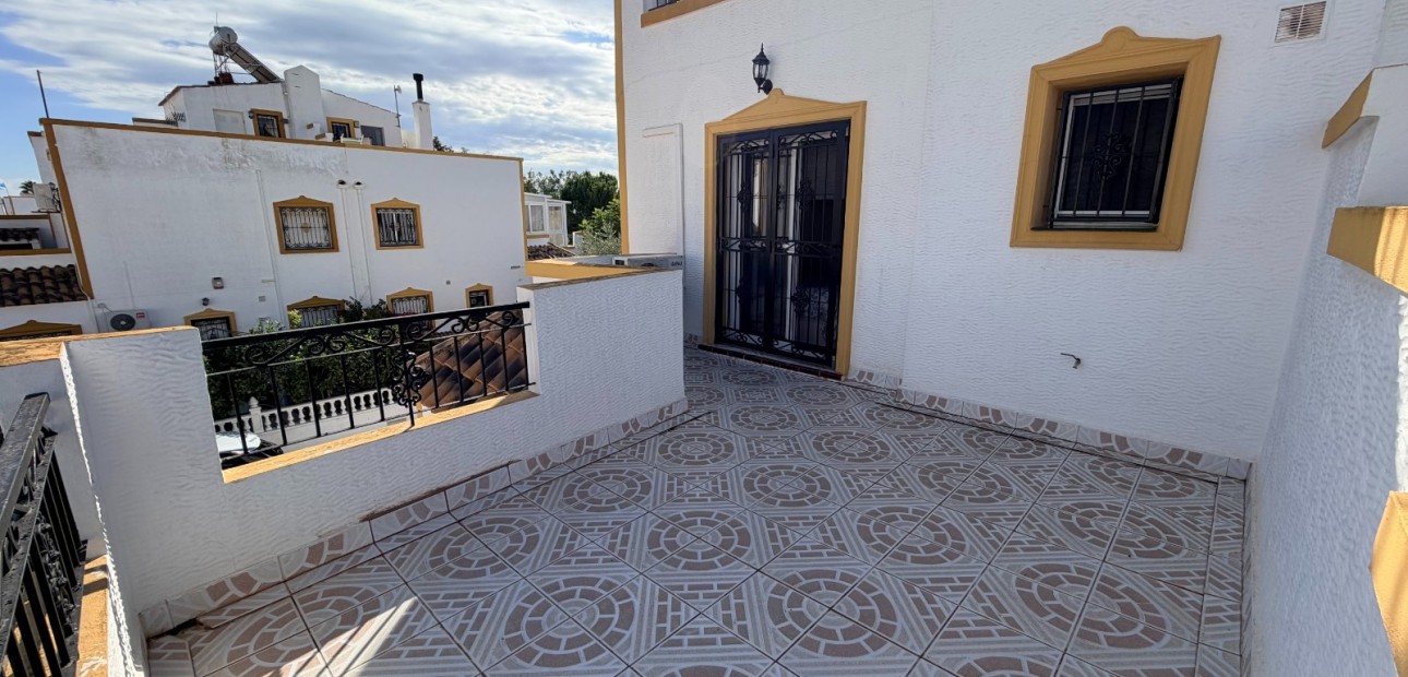 Herverkoop - Herenhuis -
Orihuela - Entre Naranjos Vistabella