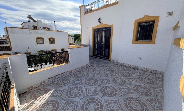 Herverkoop - Herenhuis -
Orihuela - Entre Naranjos Vistabella