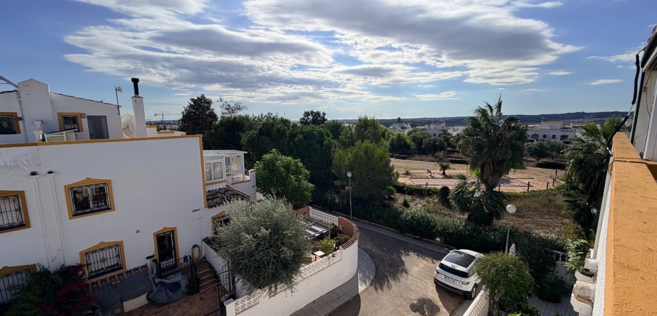 Herverkoop - Herenhuis -
Orihuela - Entre Naranjos Vistabella