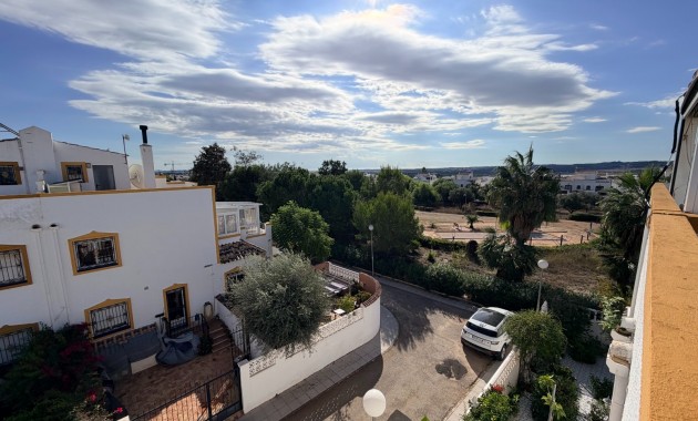 Herverkoop - Herenhuis -
Orihuela - Entre Naranjos Vistabella