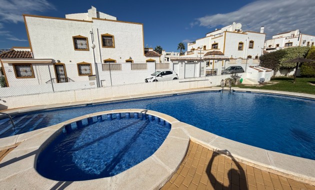 Herverkoop - Herenhuis -
Orihuela - Entre Naranjos Vistabella