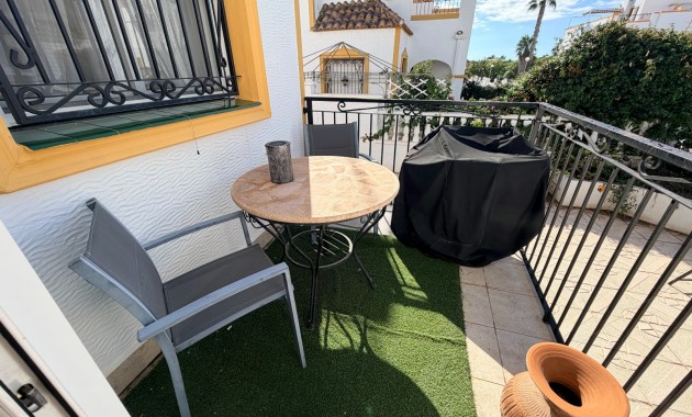 Herverkoop - Herenhuis -
Orihuela - Entre Naranjos Vistabella