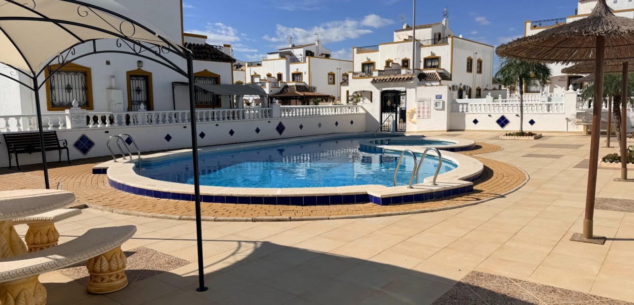 Herverkoop - Herenhuis -
Orihuela - Entre Naranjos Vistabella